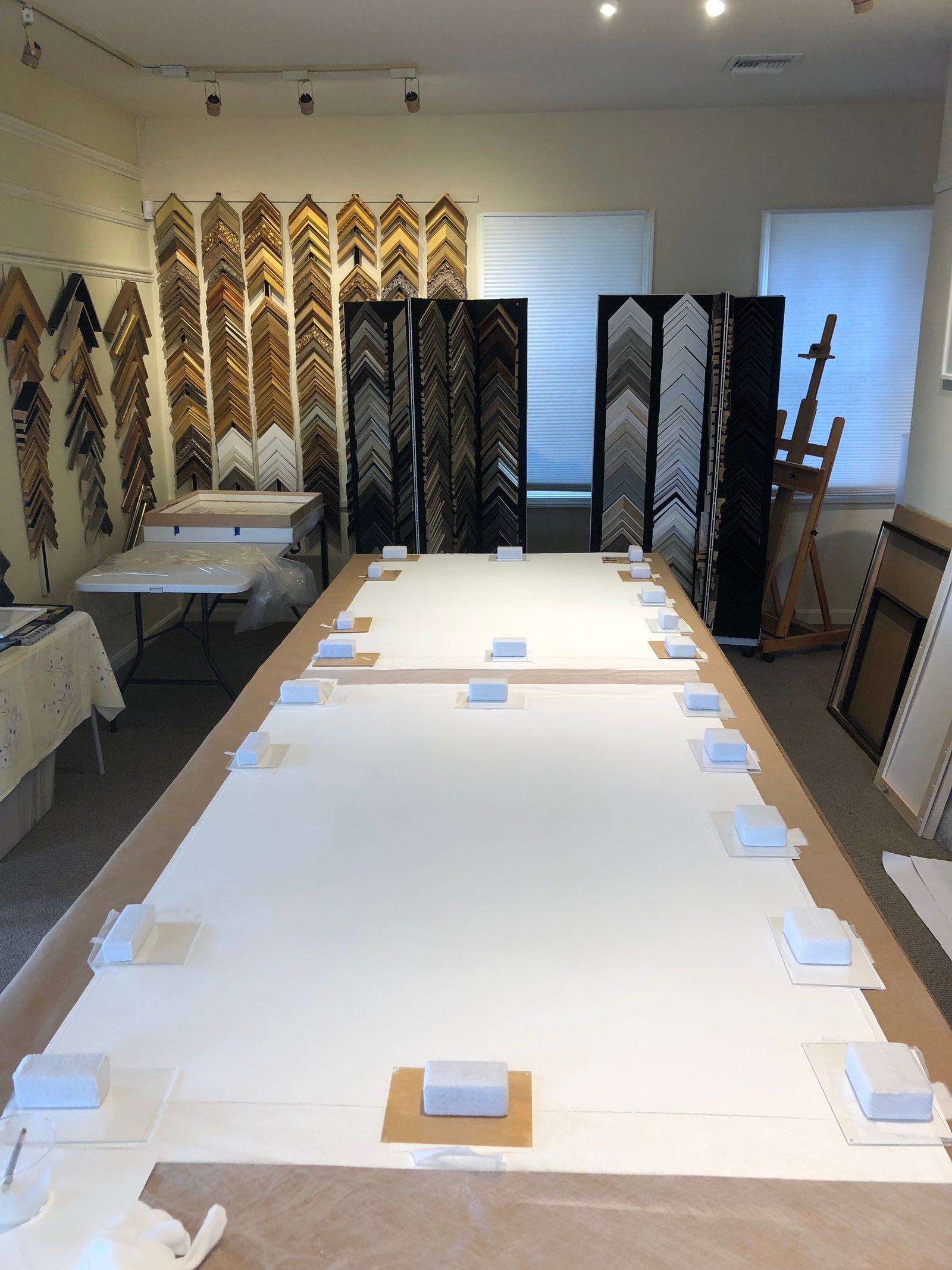 Application of Japanese paper hinges to large prints